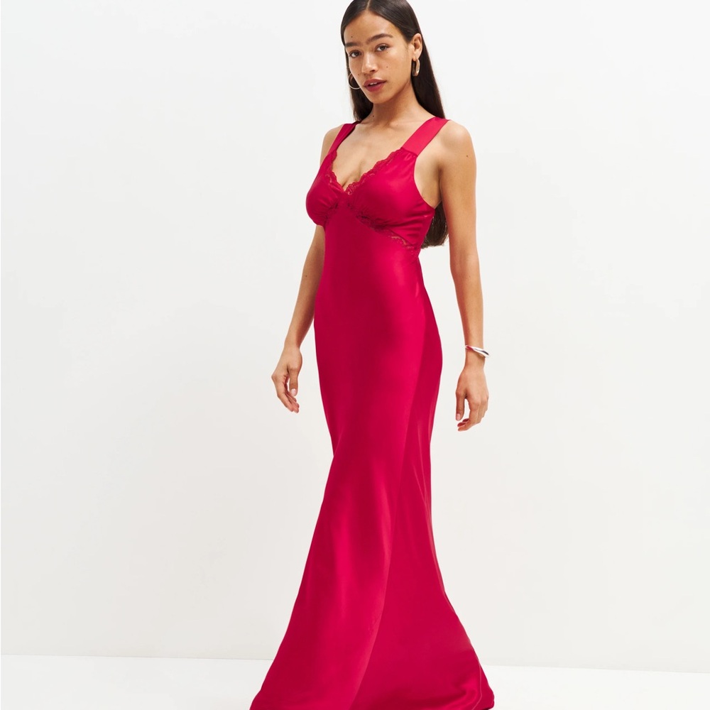 Chania Elegant Red Lace Evening Gown Prom dress NEVER WORN